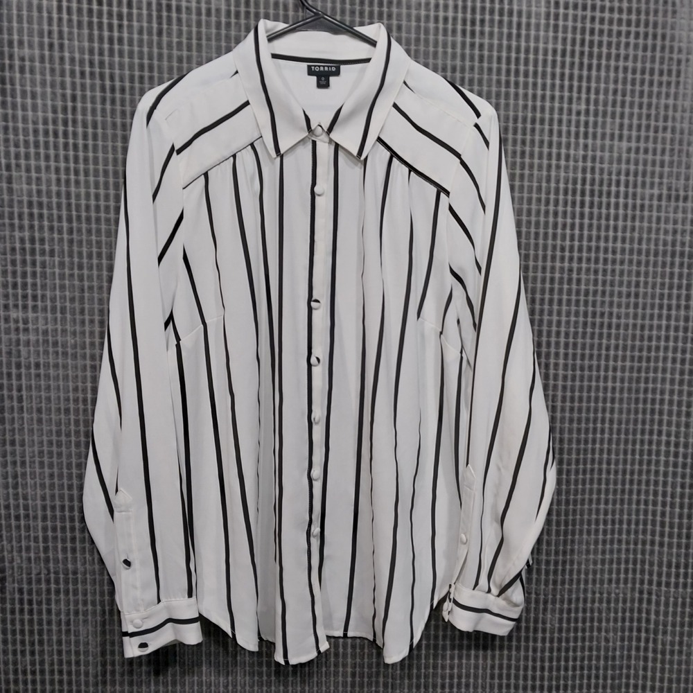 Torrid Womens Blouse Button Down Stripe Long Sleeve 0 White Black